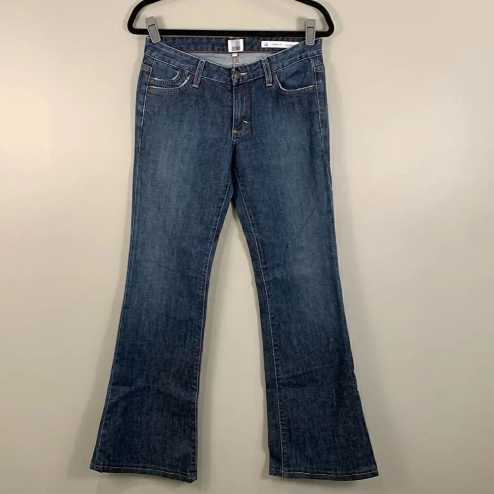 SaltโWorks jeans Avenue A low rise flare womanโs size 28 medium wash blueโdenim